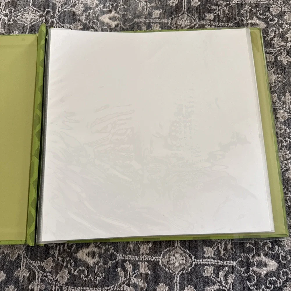 K&Company Green Dot 12 x 12 scrapbook w/ 10 page protectors New